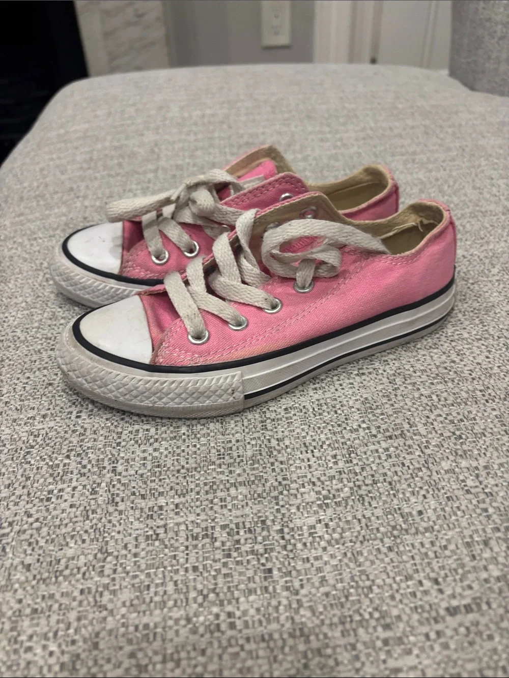 Converse Kids Low-Top Sneakers in Pink and White